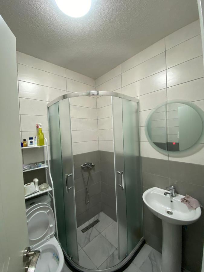 Elegant Apartment In City Centre Pristina Esterno foto