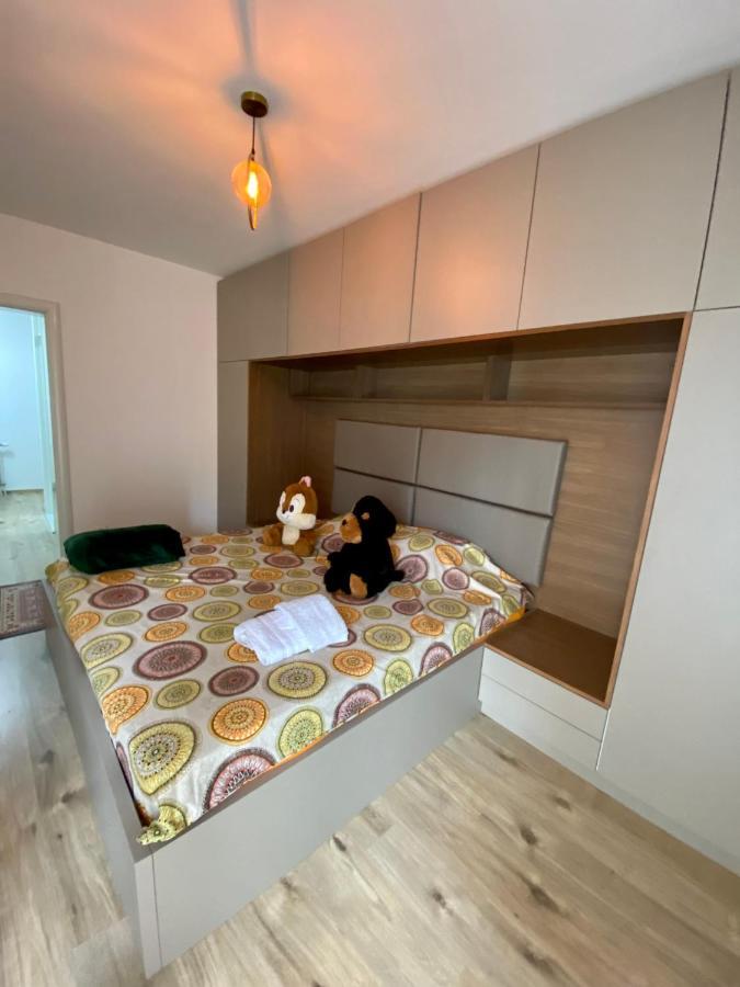 Elegant Apartment In City Centre Pristina Esterno foto