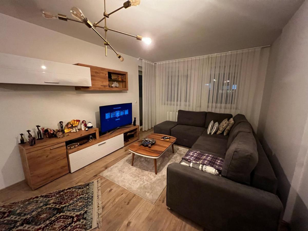 Elegant Apartment In City Centre Pristina Esterno foto