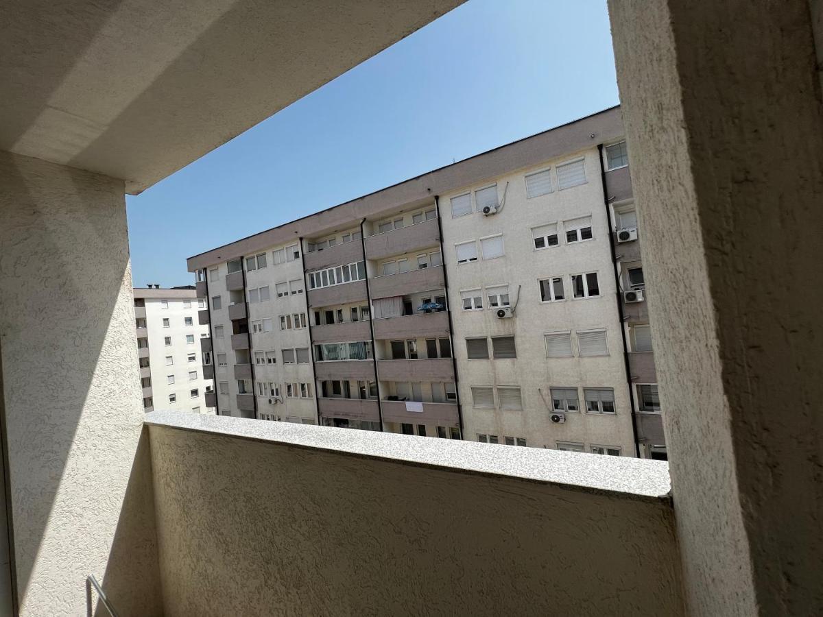 Elegant Apartment In City Centre Pristina Esterno foto